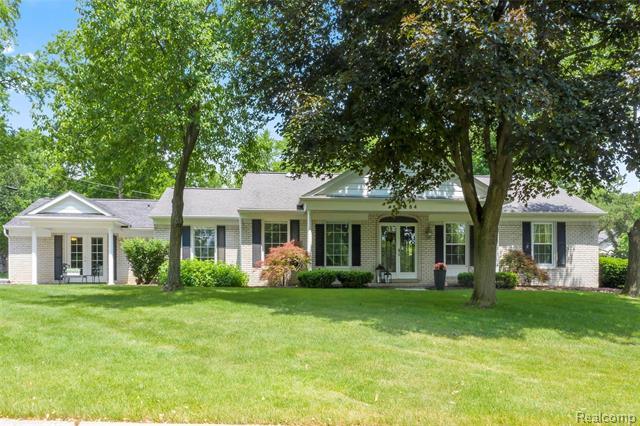 front view picture of 2984 Timberwyck Trl, Troy, MI. 48098