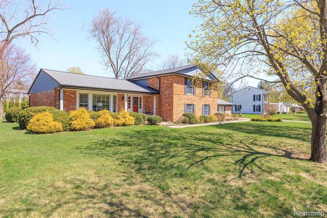 front view picture of 2960 Timberwyck Trl, Troy, MI. 48098