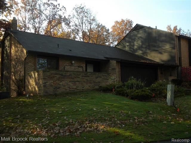 front view picture of 2185 Rhine Rd, West Bloomfield, MI. 48323
