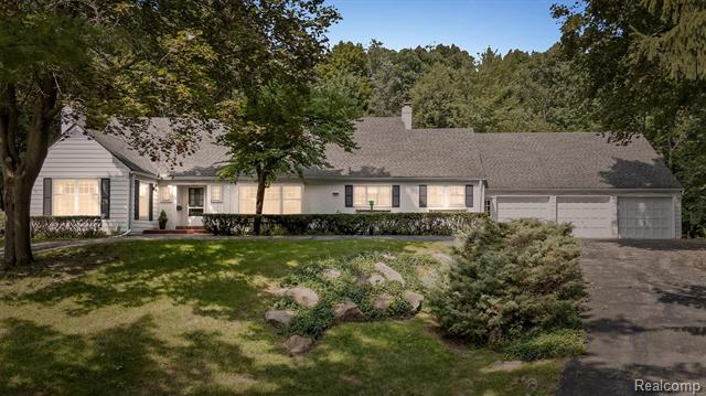 front view picture of 1366 Conge Dr, Bloomfield Hills, MI. 48304