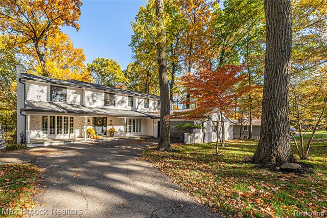 front view picture of 433 Whippers In Ct, Bloomfield Hills, MI. 48304