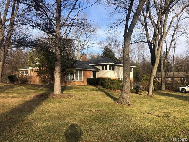 front view picture of 711 Hickory Heights Dr, Bloomfield Hills, MI. 48304