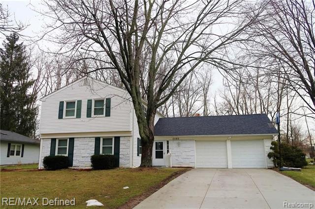 front view picture of 2465 Waltham Dr, Troy, MI. 48085