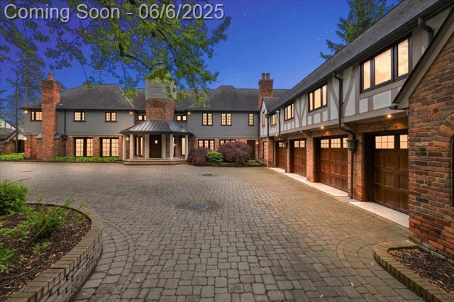 front view picture of 490 E Long Lake Rd, Bloomfield Hills, MI. 48304