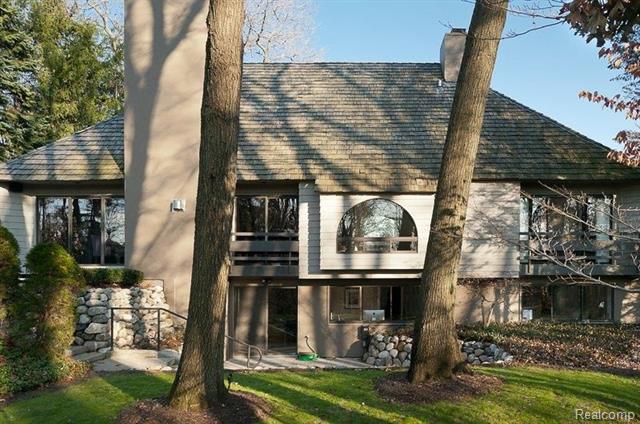 front view picture of 965 Bloomfield Woods, Bloomfield Hills, MI. 48304