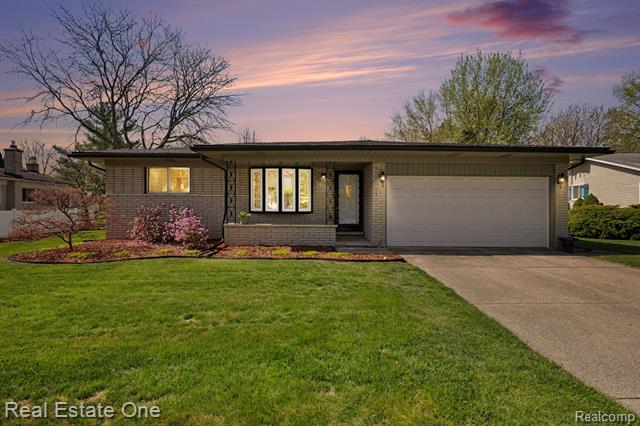 front view picture of 4699 Alton Dr, Troy, MI. 48085