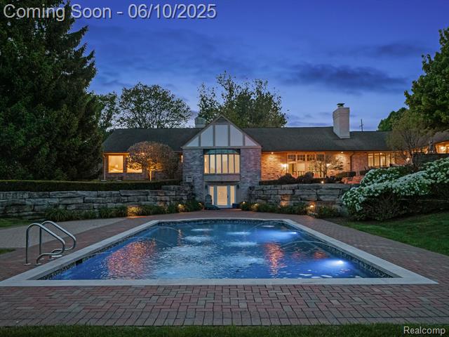 front view picture of 530 E Long Lake Rd, Bloomfield Hills, MI. 48304