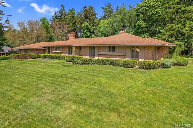 front view picture of 3539 Walbri Dr, Bloomfield Hills, MI. 48304