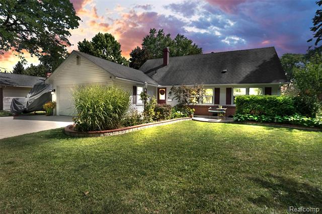 front view picture of 4714 Butler Dr, Troy, MI. 48085