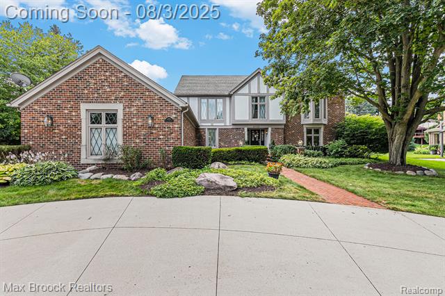 front view picture of 4705 Rivers Edge Dr, Troy, MI. 48098