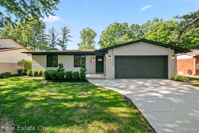 front view picture of 1227 Shallowdale Dr, Troy, MI. 48085