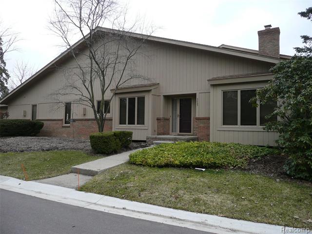 front view picture of 3625 Pheasant Run Wabeek Lake Dr W, Bloomfield Hills, MI. 48302