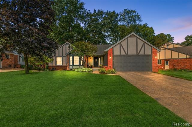 front view picture of 430 Eckford Dr, Troy, MI. 48085