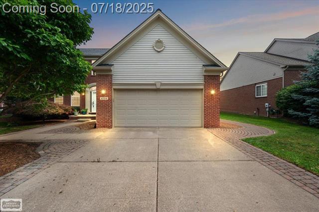 front view picture of 4704 Walden Dr, Troy, MI. 48098