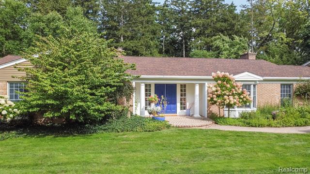 front view picture of 3617 Walbri Dr, Bloomfield Hills, MI. 48304