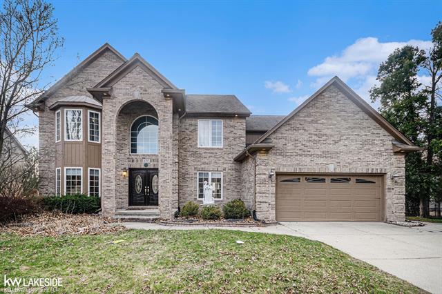 front view picture of 4717 Scotch Pine Dr, Troy, MI. 48085