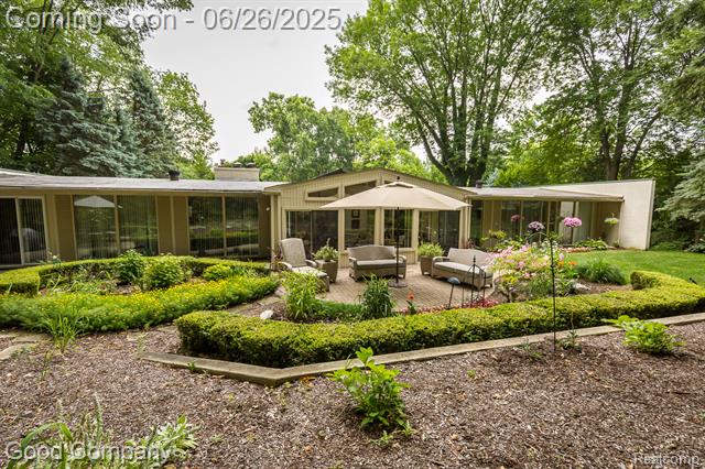 front view picture of 3788 Crestlake Dr, Bloomfield Hills, MI. 48304