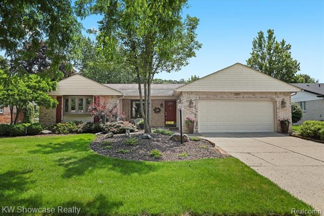 front view picture of 828 Thurber Dr, Troy, MI. 48085