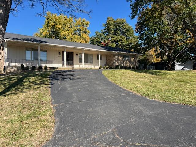 front view picture of 2148 W Long Lake Rd, West Bloomfield, MI. 48323