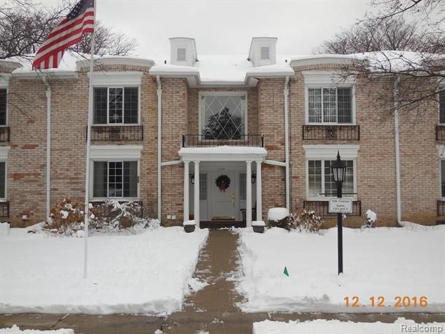 front view picture of 1725 Tiverton Rd, Bloomfield Hills, MI. 48304