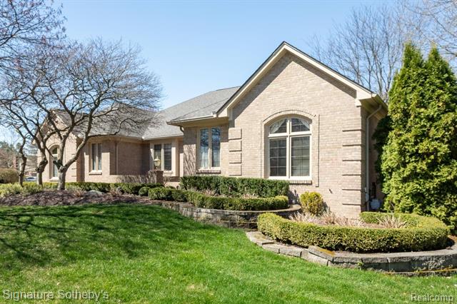 front view picture of 4601 Pier Dr, Troy, MI. 48098