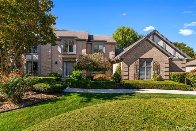 front view picture of 4619 Riverchase Dr, Troy, MI. 48098
