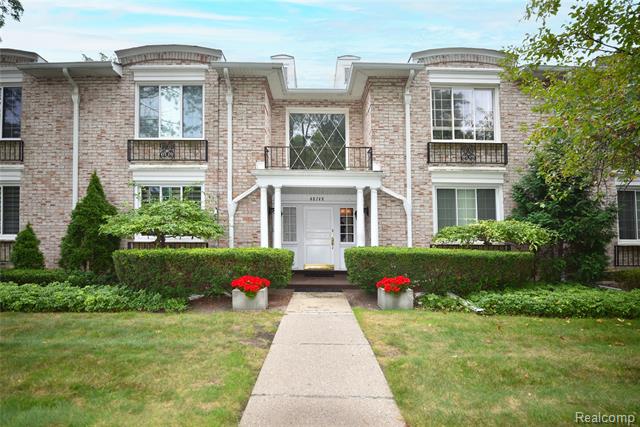 front view picture of 40740 Woodward Ave, Bloomfield Hills, MI. 48304