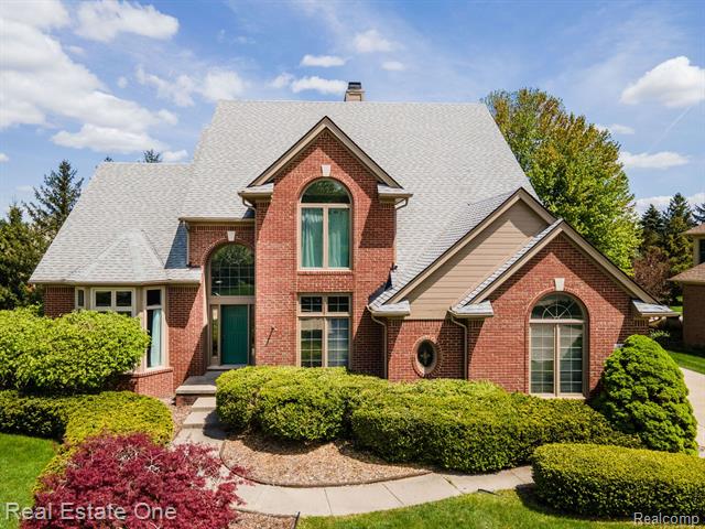 front view picture of 4458 Hycliffe Dr, Troy, MI. 48098