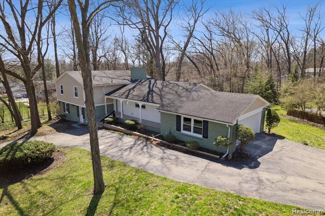 front view picture of 745 Hawthorne Dr, Bloomfield Hills, MI. 48304