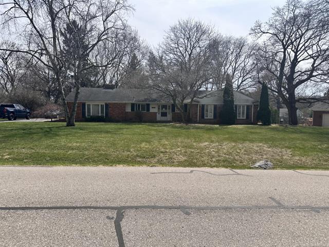 front view picture of 1048 Satterlee Rd, Bloomfield Hills, MI. 48304