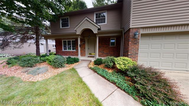 front view picture of 2309 Cumberland Dr, Troy, MI. 48085