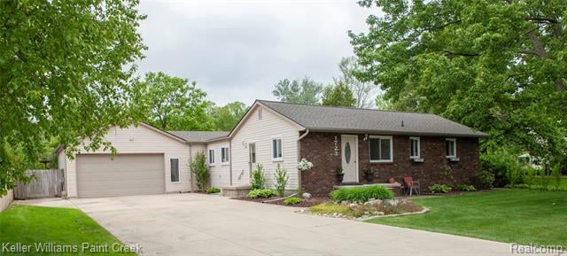 front view picture of 1723 Kirkton Dr, Troy, MI. 48083