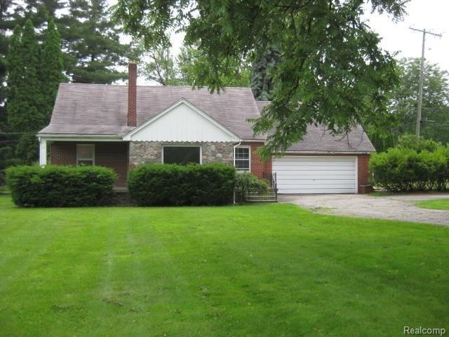 front view picture of 2215 Walnut Lake Rd, West Bloomfield, MI. 48323