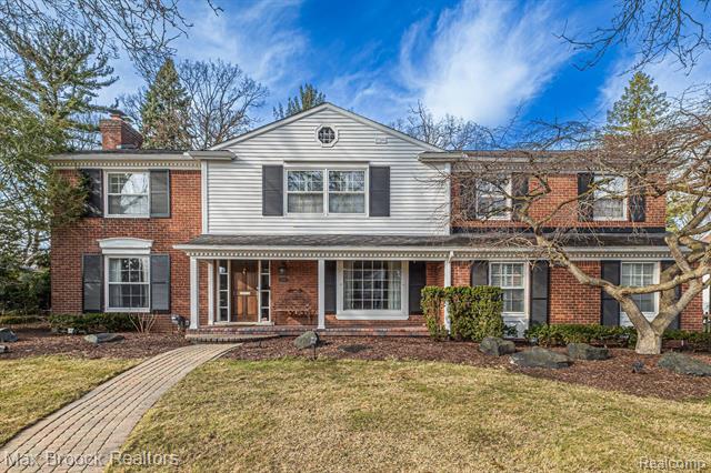 front view picture of 2688 Amberly Rd, Bloomfield Hills, MI. 48301