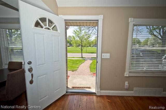 front view picture of 2209 Windemere Rd, Birmingham, MI. 48009