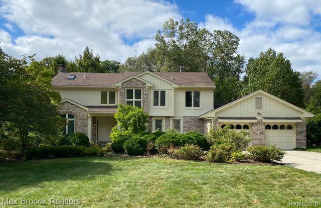 front view picture of 5898 Independence Ln, West Bloomfield, MI. 48322