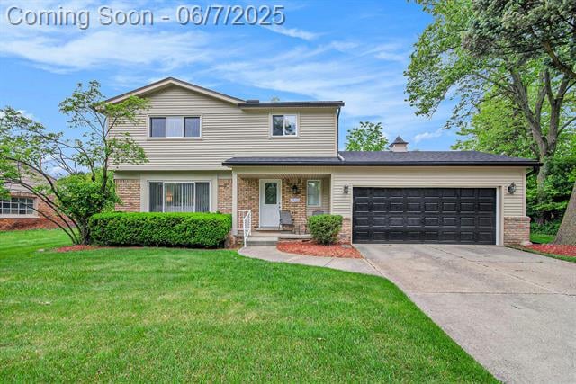 front view picture of 4014 Orchard Crest Dr, West Bloomfield, MI. 48322