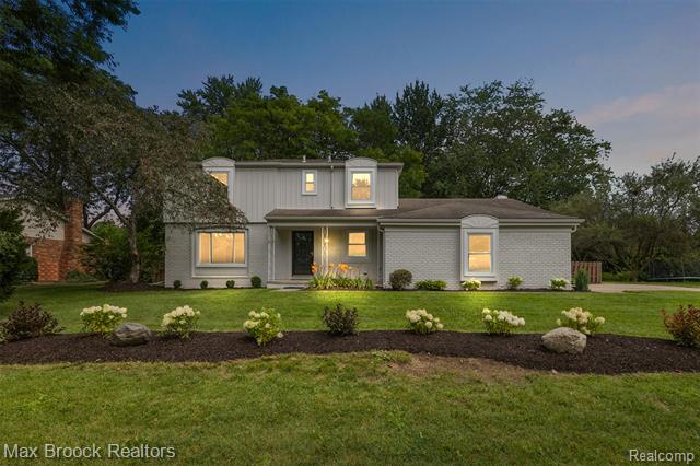front view picture of 5362 Hertford Dr, Troy, MI. 48085