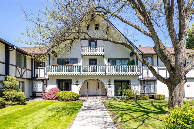 front view picture of 42160 Woodward Ave, Bloomfield Hills, MI. 48304
