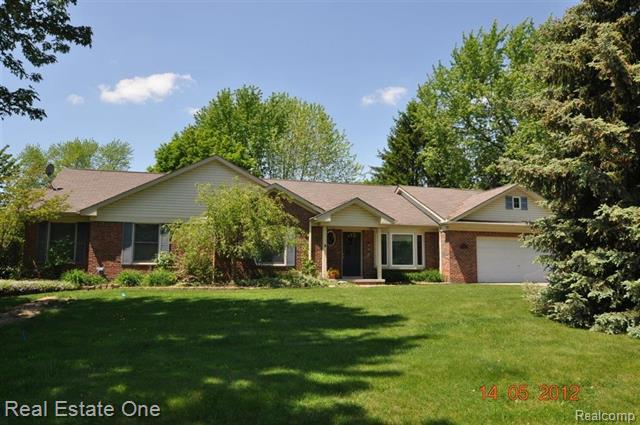 front view picture of 5341 Wright St, Troy, MI. 48098
