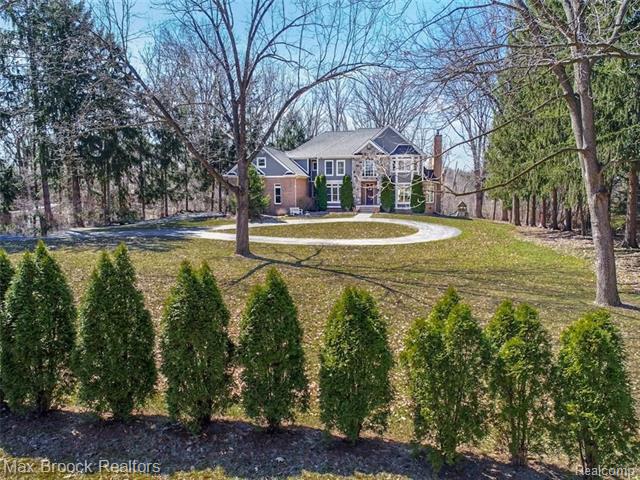 front view picture of 2950 Eastways Rd, Bloomfield Hills, MI. 48304