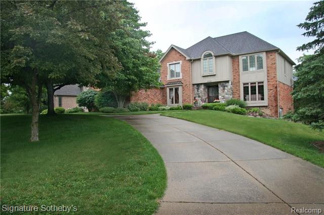 front view picture of 3066 Woodcreek Way, Bloomfield Hills, MI. 48304