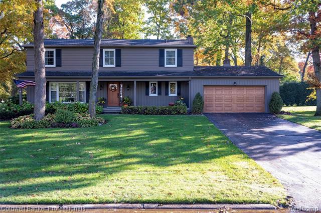 front view picture of 2867 Courville Dr, Bloomfield Hills, MI. 48302