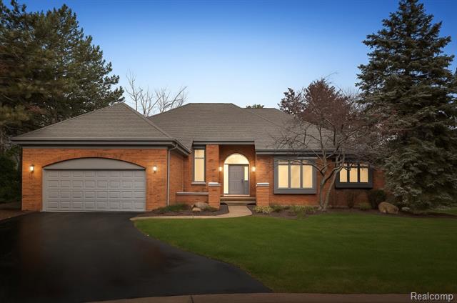 front view picture of 2729 Glenbrooke Ct, Bloomfield Hills, MI. 48302