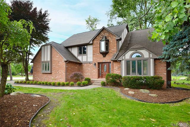front view picture of 5027 Shady Creek Dr, Troy, MI. 48085