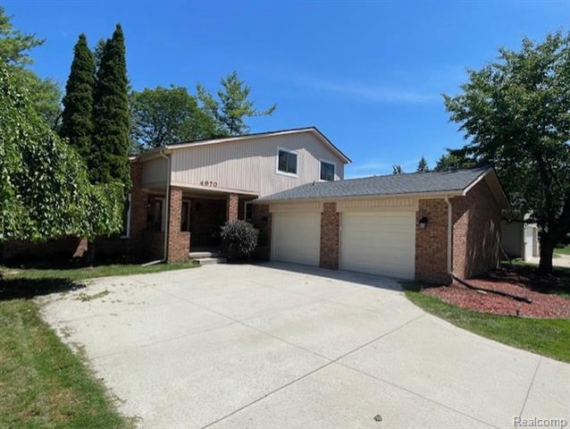 front view picture of 4970 Foxcroft Dr, Troy, MI. 48085