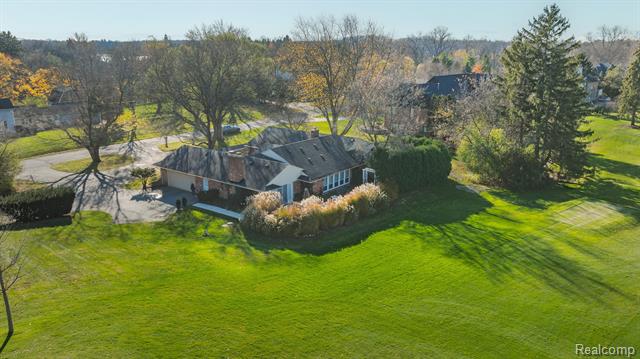 front view picture of 1206 Cedarholm Ln, Bloomfield Hills, MI. 48302