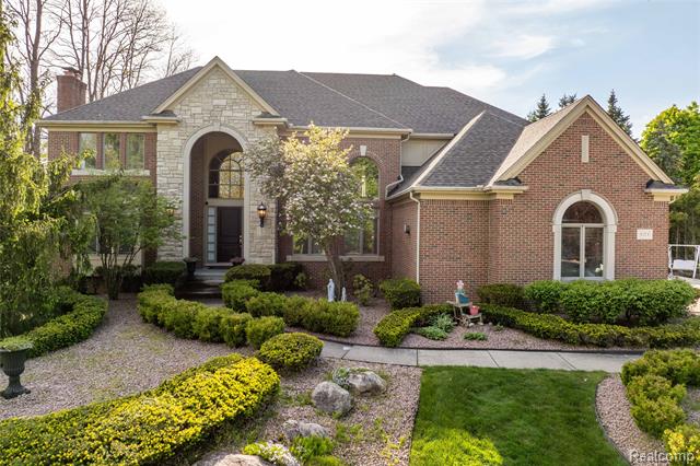 front view picture of 5173 Serena Dr, Troy, MI. 48098