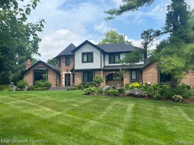 front view picture of 284 Woodwind Dr, Bloomfield Hills, MI. 48304