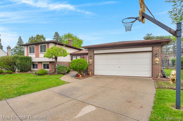 front view picture of 5076 Tyler Dr, Troy, MI. 48085